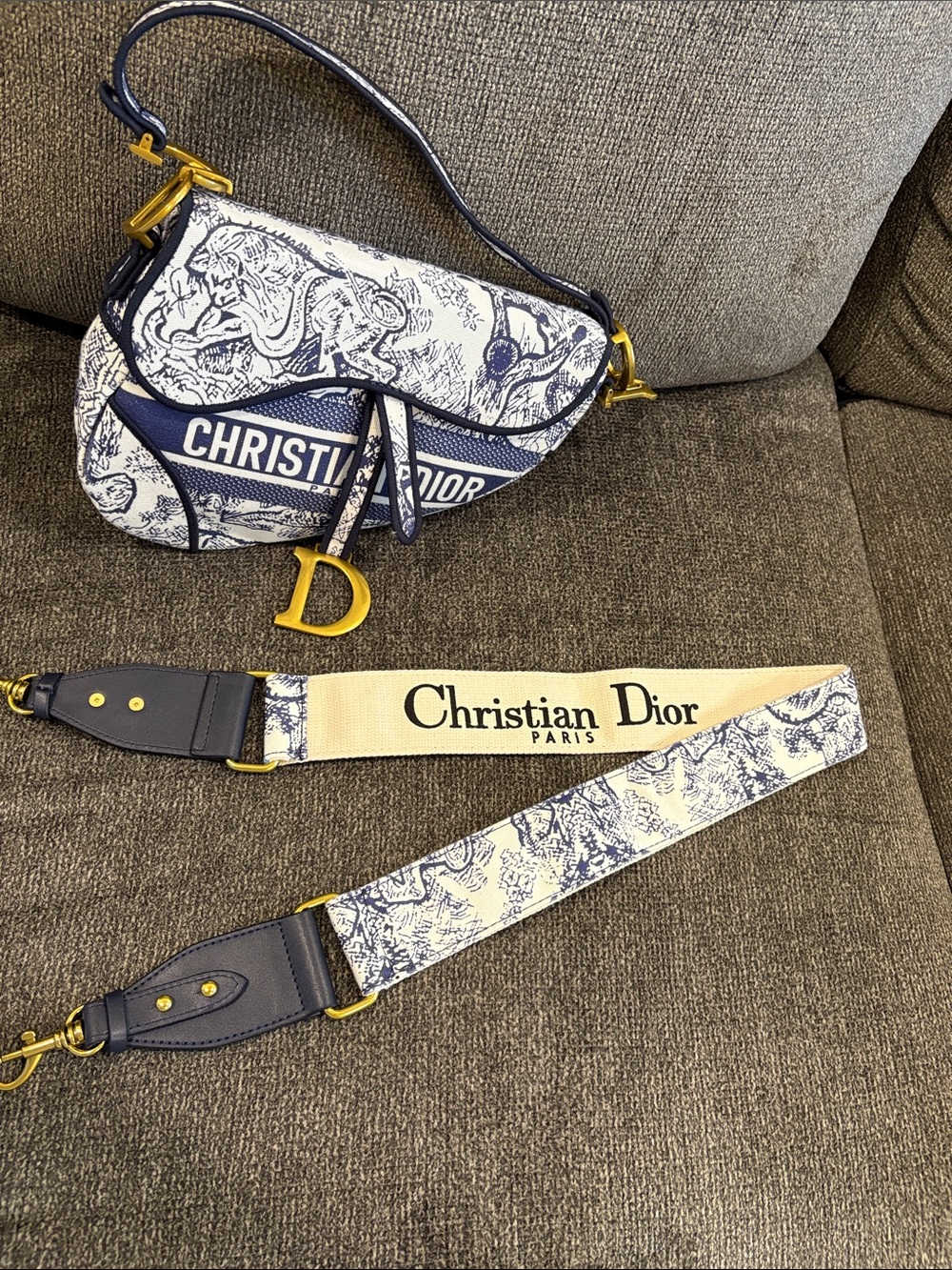 BRAND NEW! CDNavy and White Toile Saddle Bag with Gold 'D' Charm - Picture 2 of 6